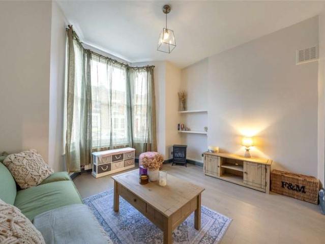 Flat for sale in Maida Hill, Greater London