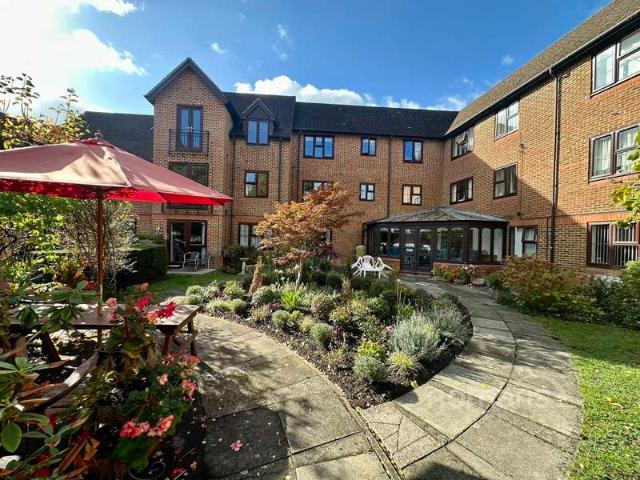 Flat for sale in Fleet, Hart