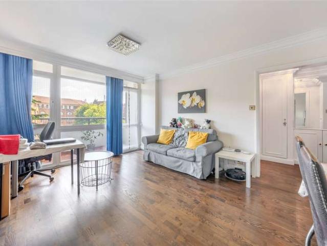 Flat for sale in St. John's Wood, Greater London