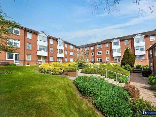 Flat for sale in Hornchurch, Greater London