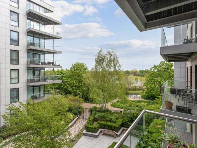 Flat for sale in Woodberry Down, Stamford Hill