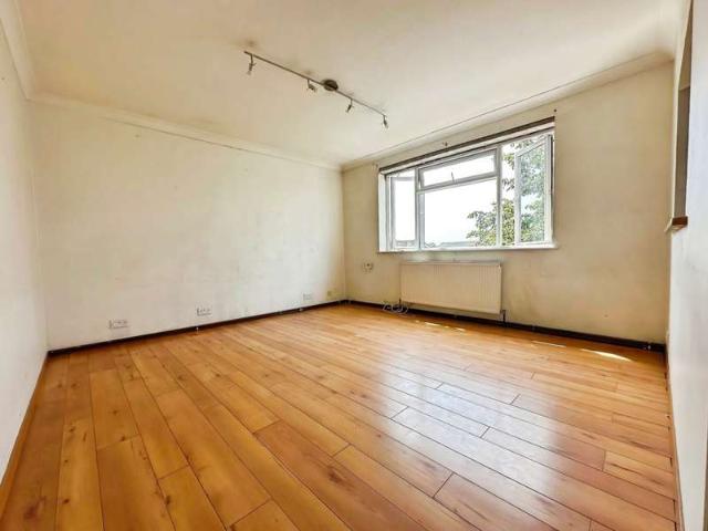Flat for sale in Slough