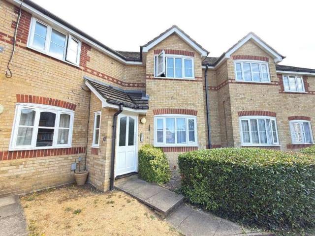 Flat for sale in Spring Park, Luton