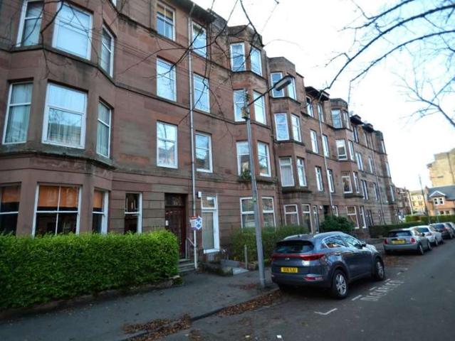 Flat for sale in Shawmoss, Langside