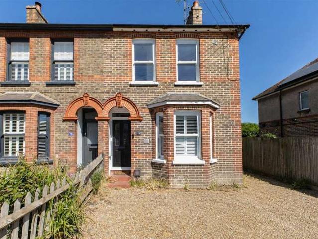 Flat for sale in Perryfields, West Sussex