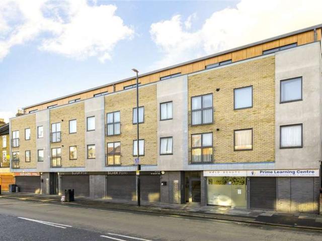 Flat for sale in Forest Gate, Greater London