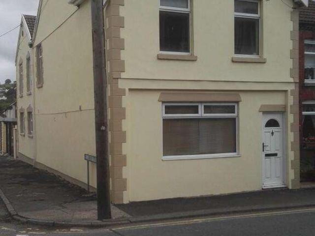 Flat for rent in Llanharan, Wales