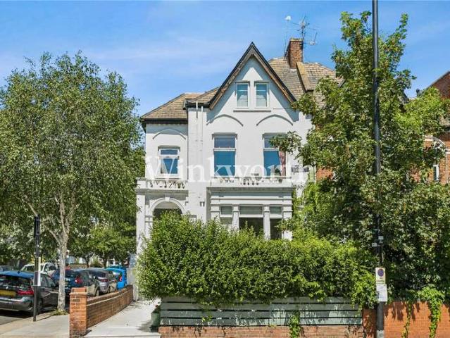 Flat for sale in Harringay, Greater London