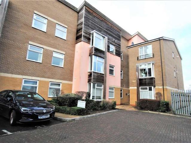 Flat for sale in Feckenham, City Of Bristol