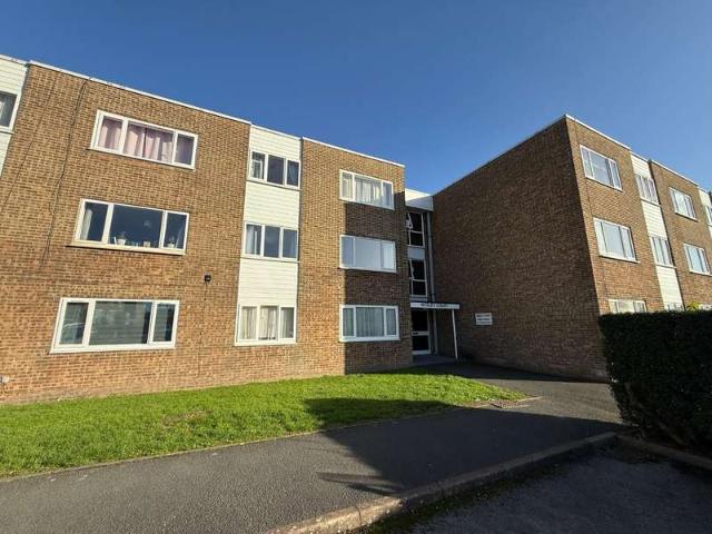 Flat for sale in Vastern, Wiltshire