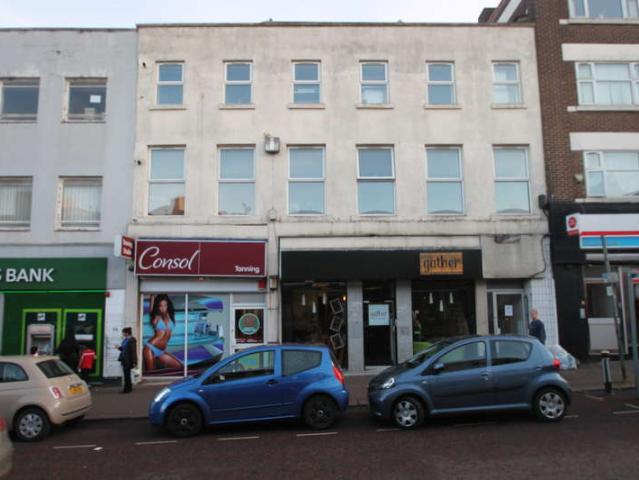 Flat for rent in Dixons Green, West Midlands