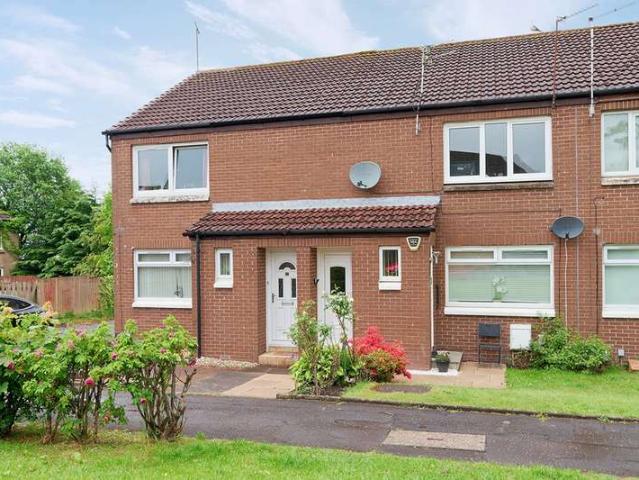 Flat for sale in Summerston, Scotland