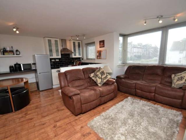 Flat for sale in Auldhouse, Scotland