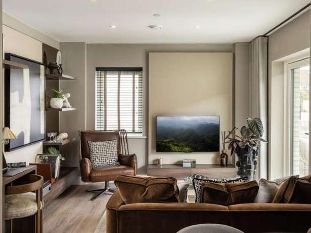 Flat for sale in Whitton, Greater London