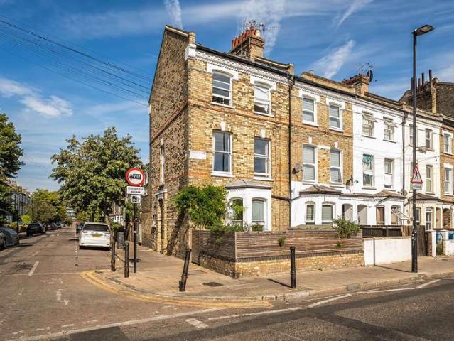 Flat for sale in Holloway, Lower Holloway