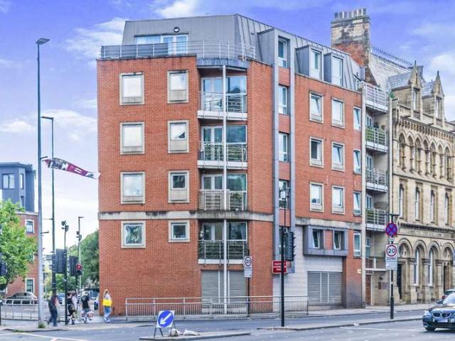 Flat for sale in Blackfriars, Salford