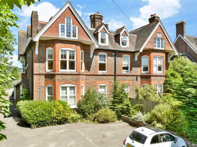 Flat for sale in Red Hill, Surrey