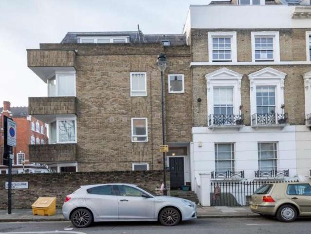 Flat for sale in Barnsbury, Greater London