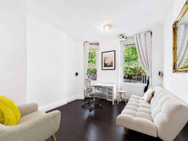 Flat for sale in Bermondsey, Greater London