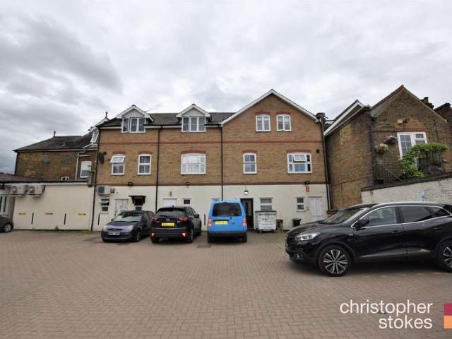 Flat for sale in Broxbourne, Hertfordshire