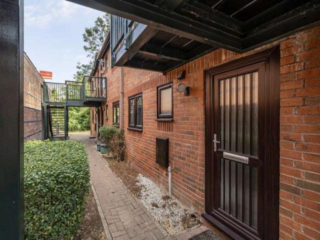 Studio for sale in Castlefield, Cressex