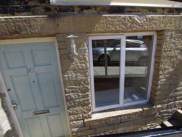 Flat for sale in Greengates, West Yorkshire