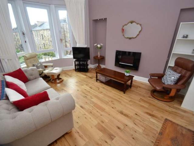 Flat for sale in Crosshill, Scotland