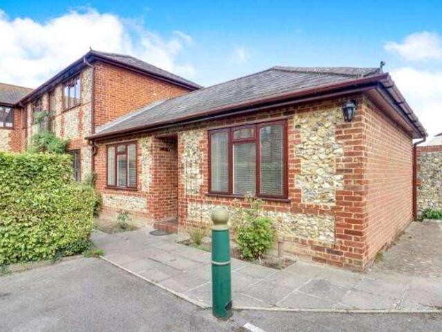 Flat for sale in Woodcote, Epsom