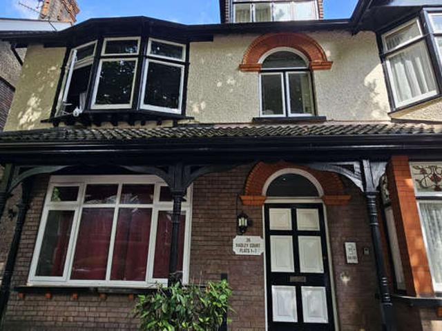 Flat for sale in Spring Park, Luton