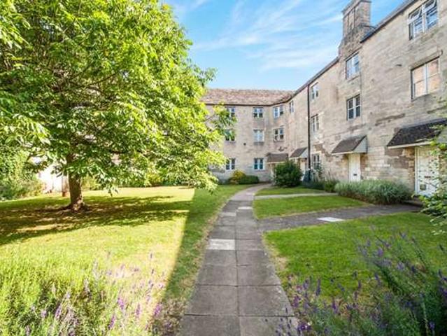 Flat for rent in Thrupp, School House