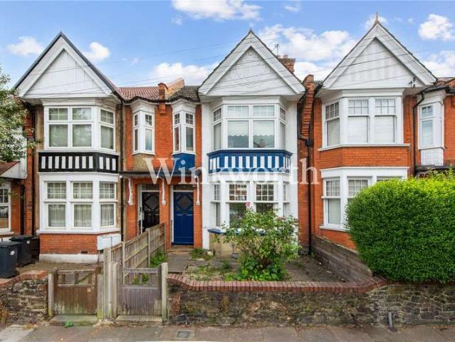Flat for sale in Palmers Green, Greater London