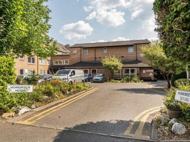 Flat for sale in Horsell, Woking