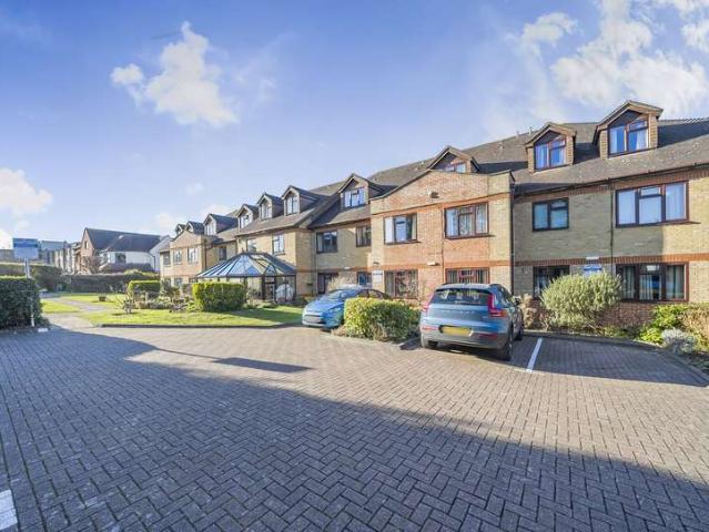 Flat for sale in Wallington, Greater London