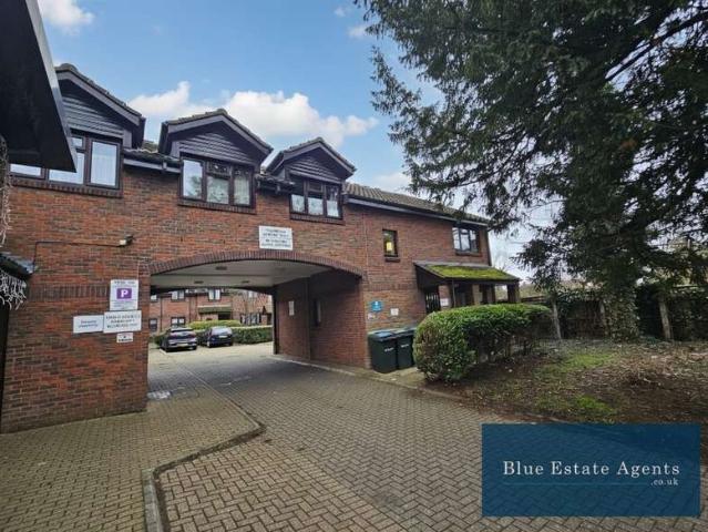 Flat for sale in London Borough of Hounslow, Heston