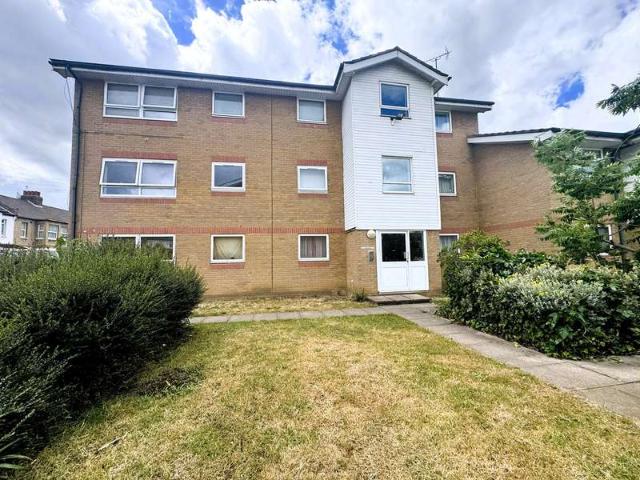 Flat for sale in Plashet, Greater London