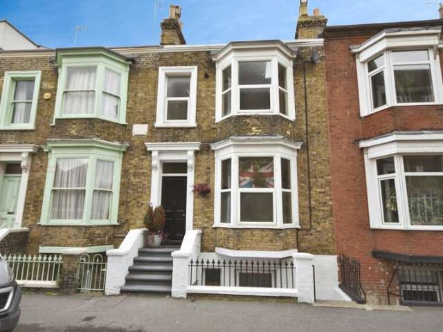 Flat for rent in Cliftonville West, Acol