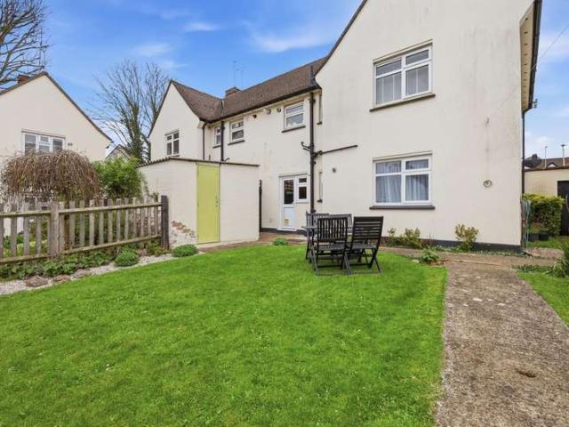 Flat for sale in Woodford Bridge, Greater London