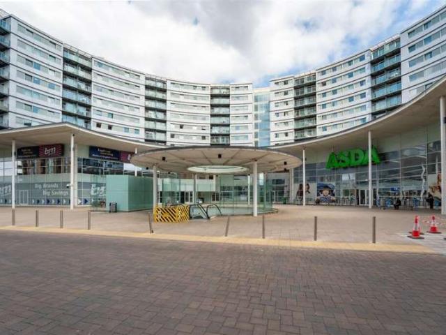Flat for sale in London Borough of Hounslow, Greater London