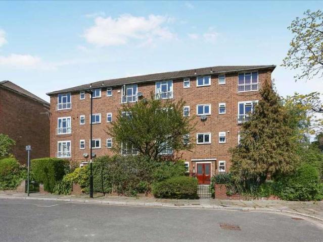 Flat for sale in London Borough of Islington, Greater London