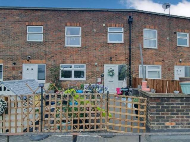 Flat for sale in Stanford-le-hope, Isle Of Man