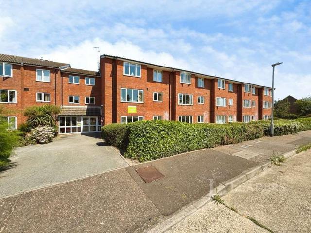 Flat for sale in Dale Hill, Essex