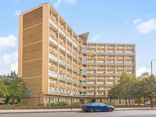 Flat for sale in Cleam Attlee Court, Greater London