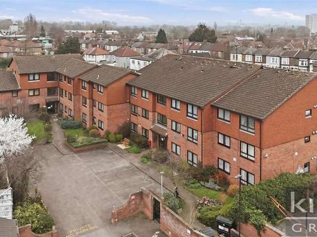 Flat for sale in Ponders End, Greater London