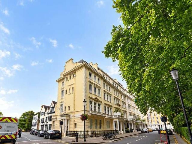 Flat for sale in Royal Borough of Kensington and Chelsea, Greater London