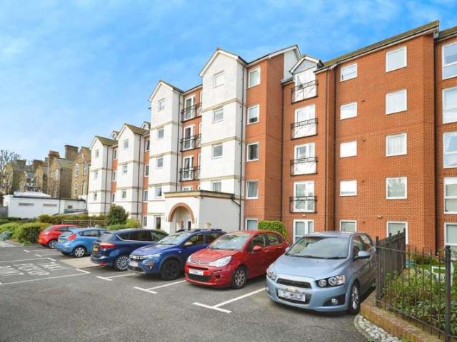 Flat for rent in Cliftonville West, Acol