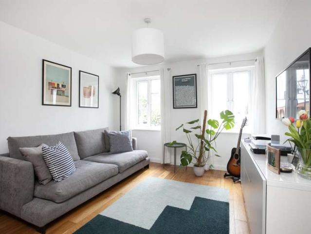 Flat for sale in Camberwell, Greater London