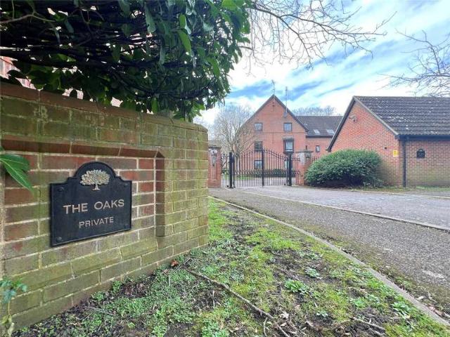 Flat for sale in Birch Green, Lower Halliford