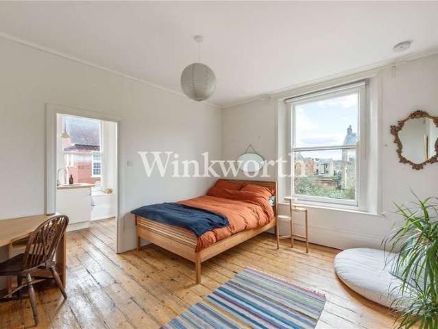 Flat for sale in Harringay, Greater London