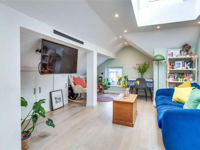 Flat for sale in Henley-on-Thames, Berrick Salome