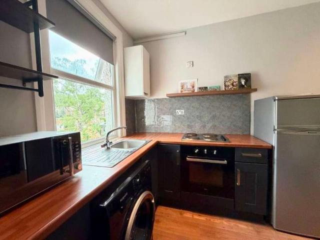 Flat for sale in London Borough of Croydon, Purley